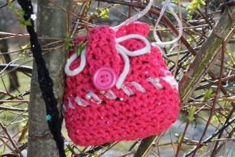 Heklet rosa veske